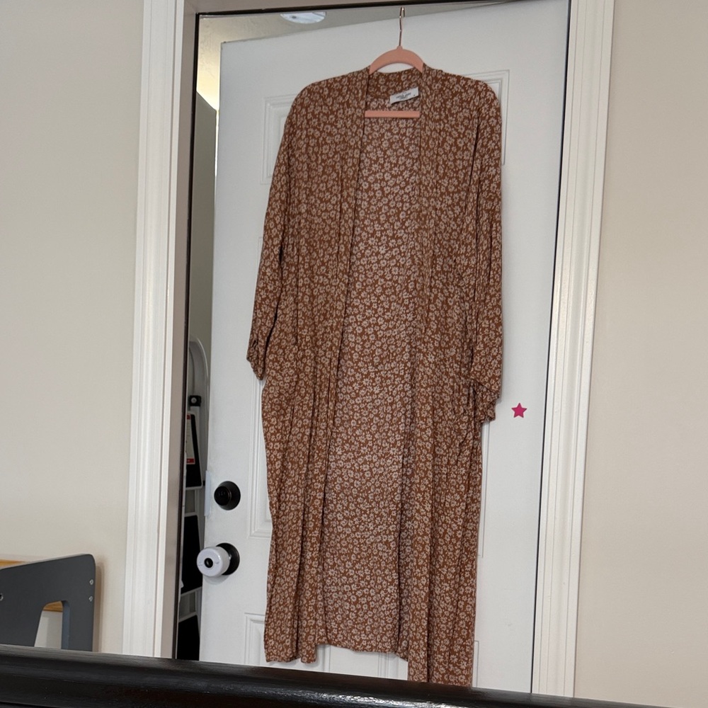 Carly Jean Los Angeles Floral Kimono in Brown